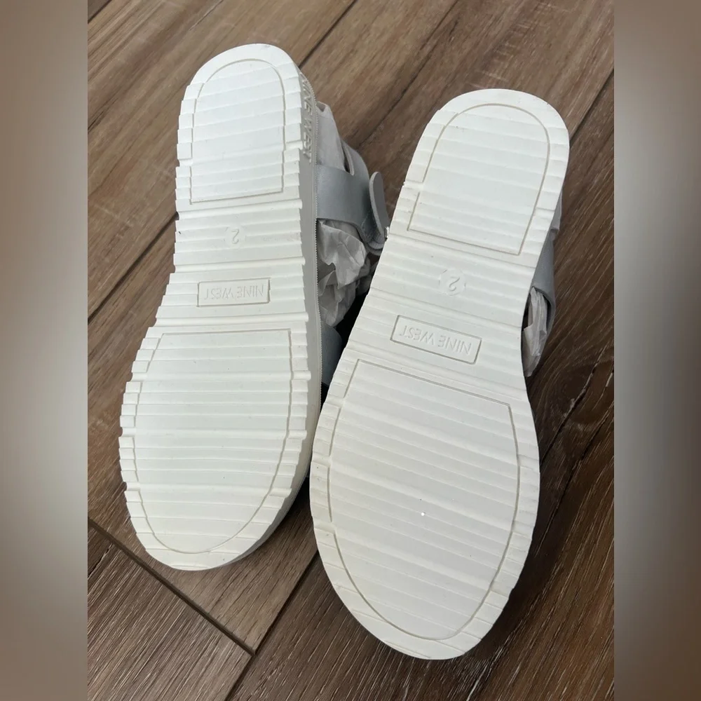 NWOB - Nine West - Hedy Silver Sandels‎